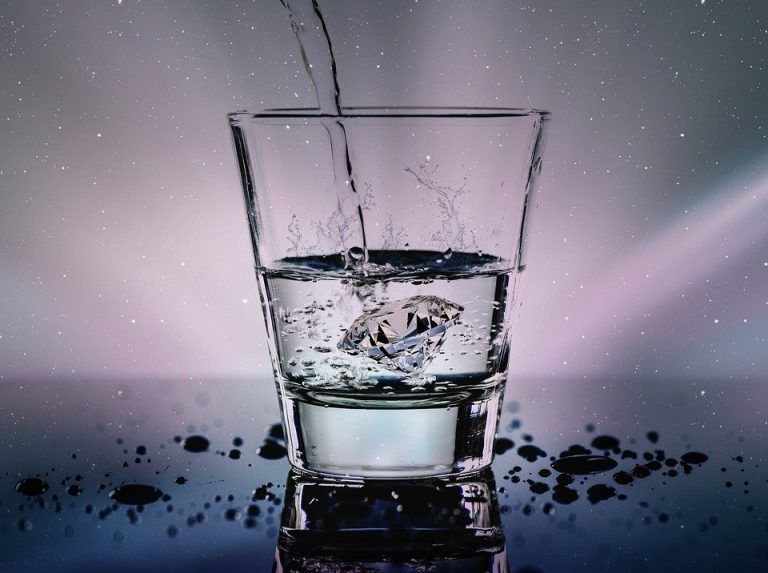 Eau plate, eau pétillante ou eau gazeuse : laquelle choisir ?