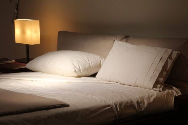 Améliorez votre sommeil en portant ces tenues
