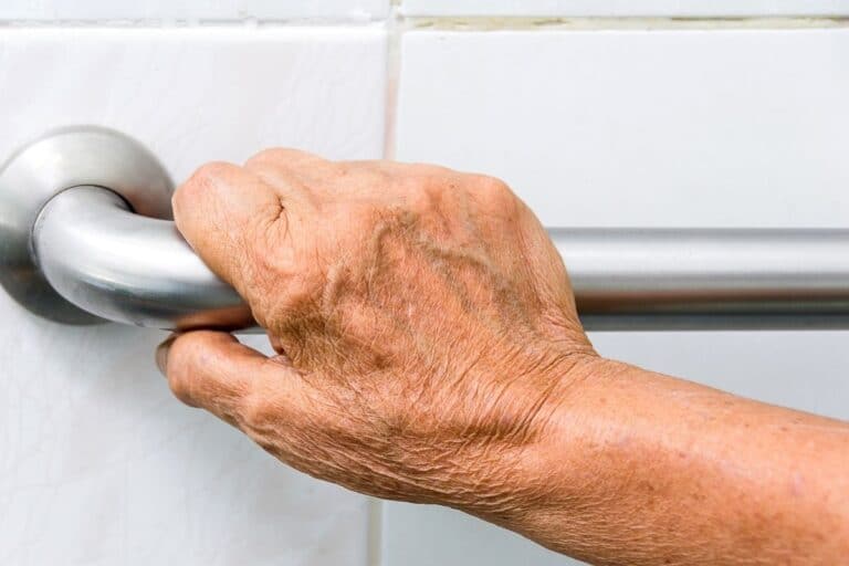 Maintien à domicile : quels équipements choisir pour les seniors ?
