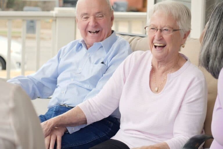 Les bienfaits du rire sur l’humeur et la santé des personnes âgées