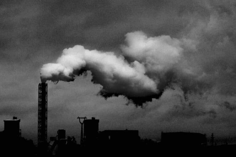 Les conséquences de la pollution atmosphérique sur la santé des seniors 
