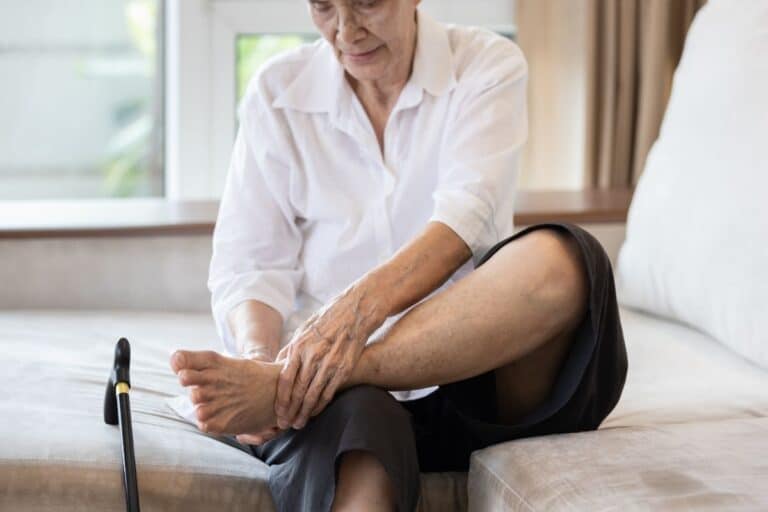 Comment remédier aux crampes nocturnes chez les seniors ? Comment remédier aux crampes nocturnes chez les seniors ?