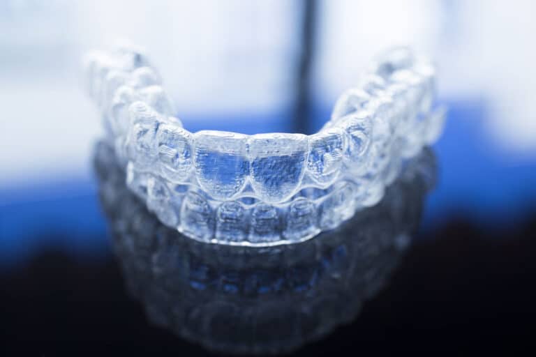 Orthodontie pour les séniors : quelles options d’alignement dentaire ?