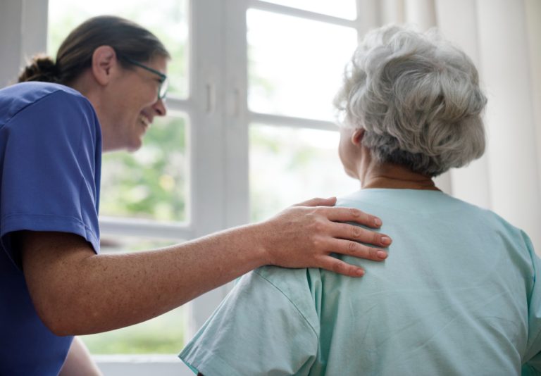 Combien coûte un établissement médicalisé en 2026 ? Le budget réel entre hébergement, dépendance et aides